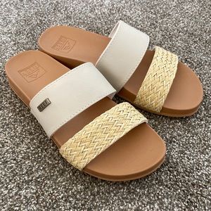 NWOT Reef “Horizon” Sandals 🌾 🤍